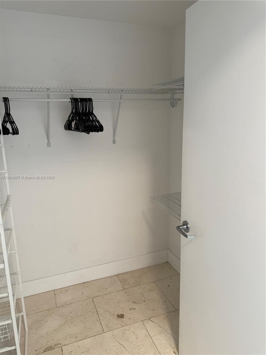 90 SW 3rd St # 2103, Miami FL 33130 — 17