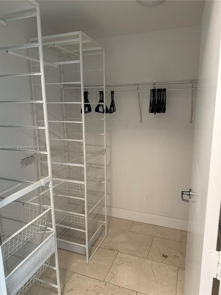 90 SW 3rd St # 2103, Miami FL 33130 — 16