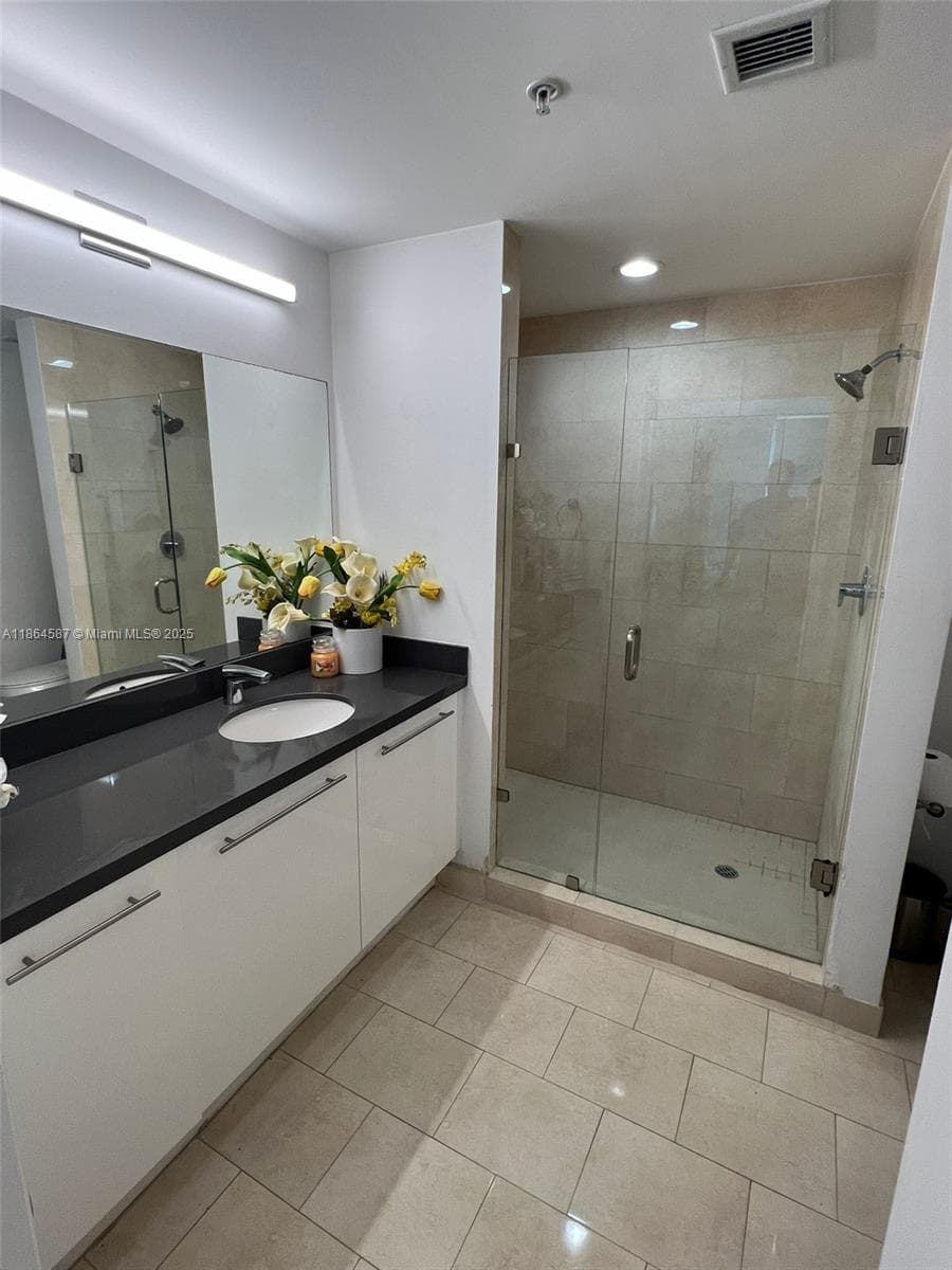 90 SW 3rd St # 2103, Miami FL 33130 — 20