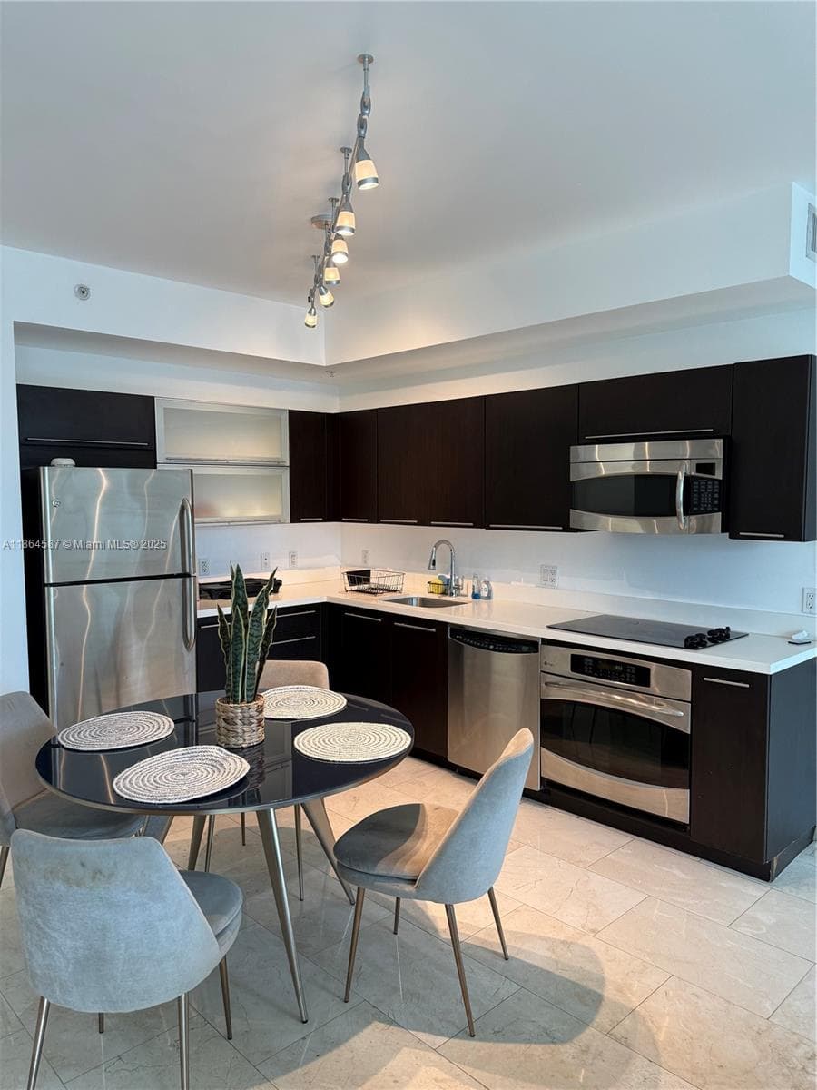 90 SW 3rd St # 2103, Miami FL 33130 — 9