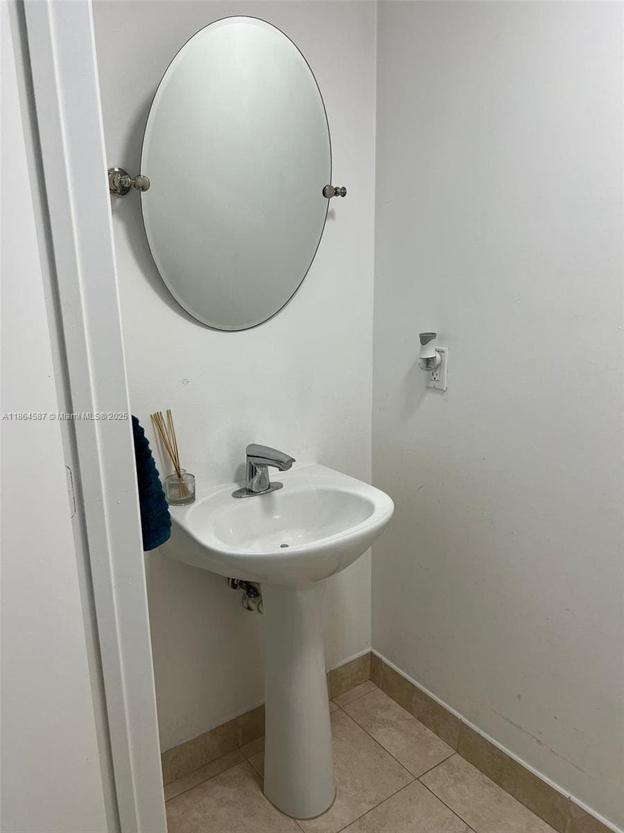 90 SW 3rd St # 2103, Miami FL 33130 — 10