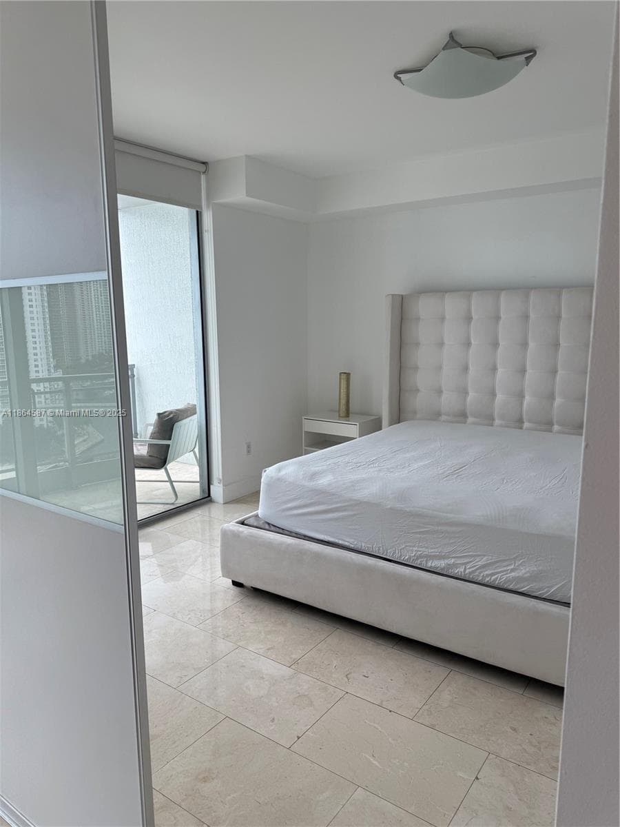 90 SW 3rd St # 2103, Miami FL 33130 — 14