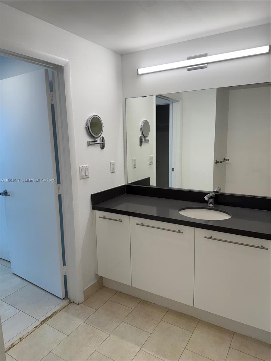 90 SW 3rd St # 2103, Miami FL 33130 — 18
