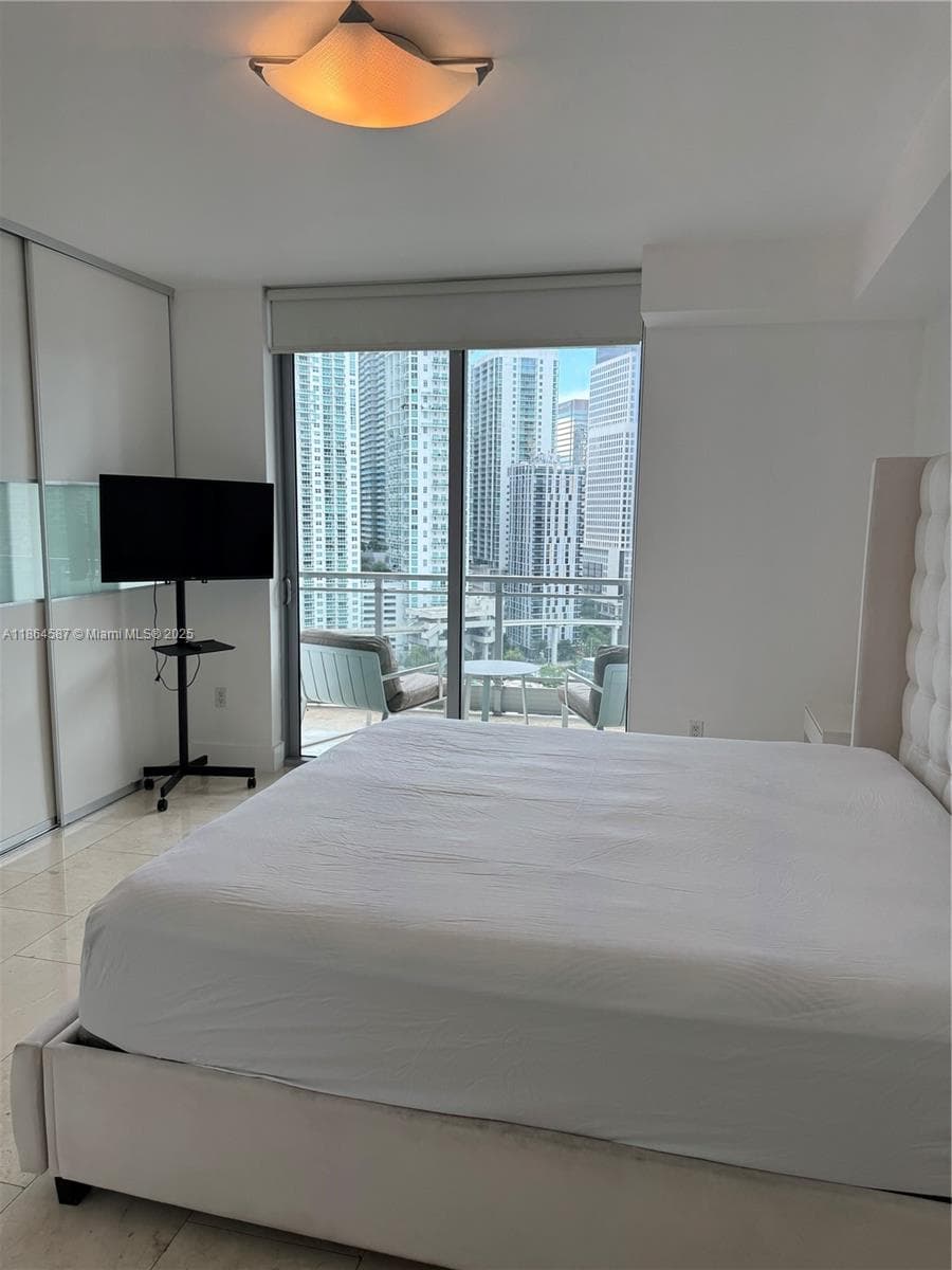 90 SW 3rd St # 2103, Miami FL 33130 — 15