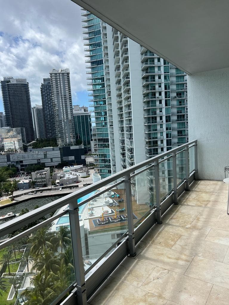 90 SW 3rd St # 2103, Miami FL 33130 — 25
