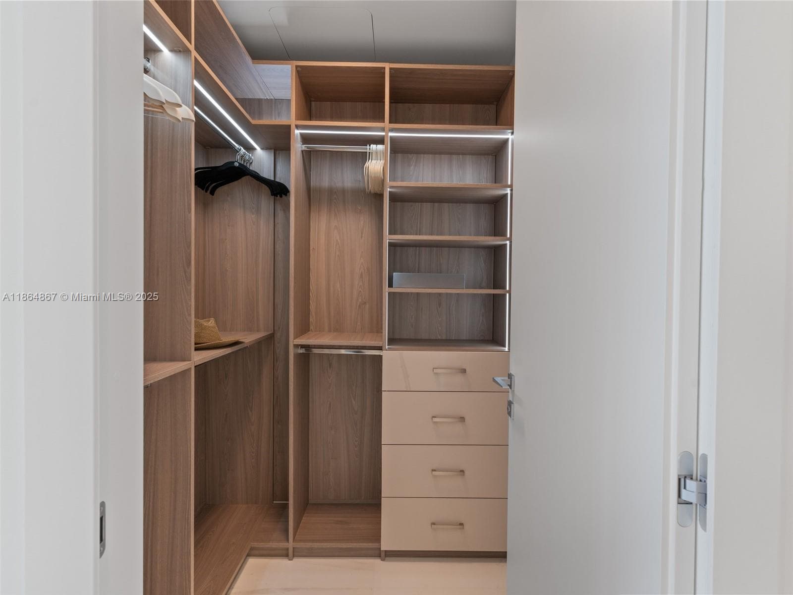 300 Biscayne Blvd Way # 2505, Miami FL 33131 — 23