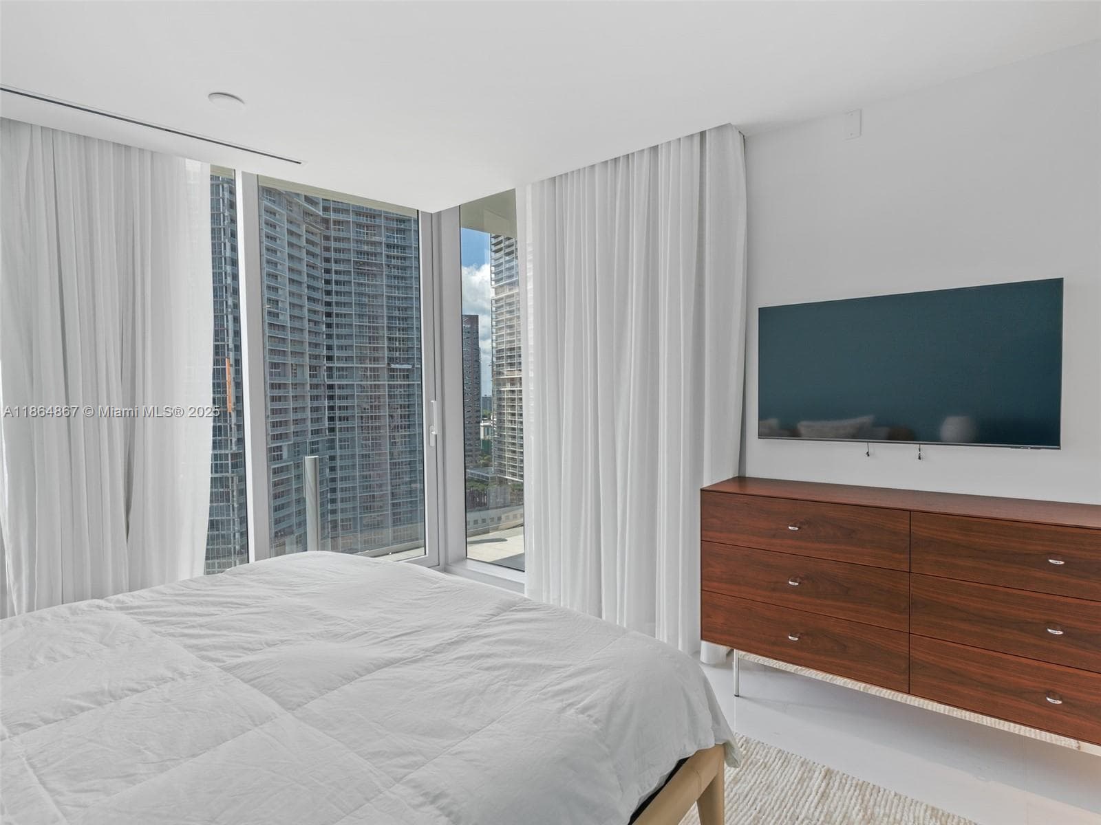 300 Biscayne Blvd Way # 2505, Miami FL 33131 — 27