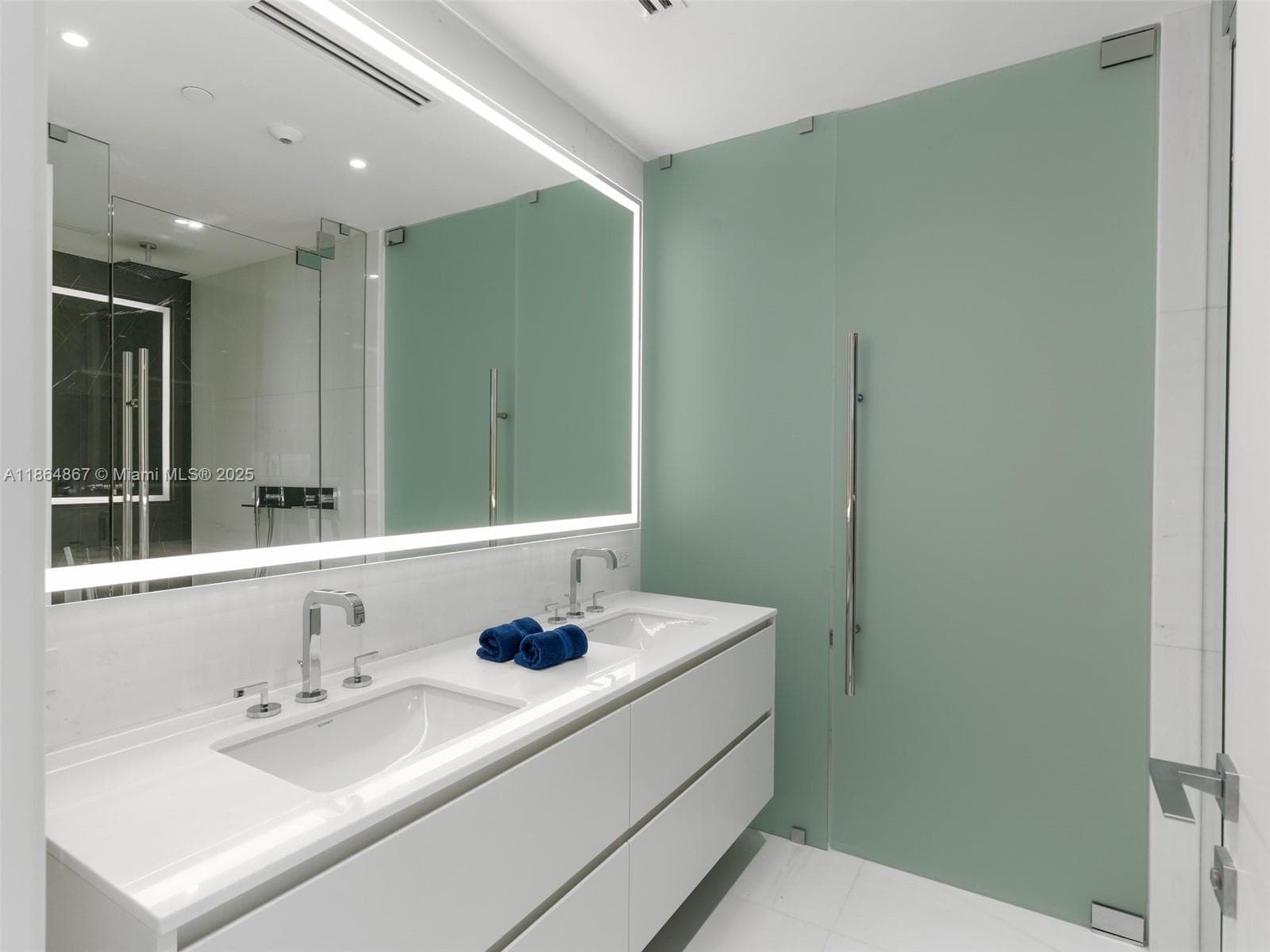 300 Biscayne Blvd Way # 2505, Miami FL 33131 — 24