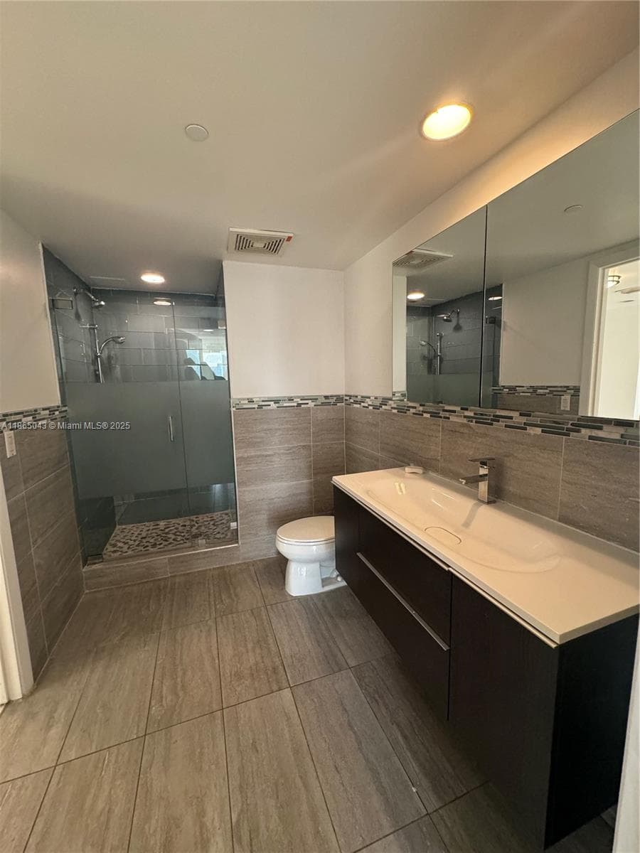 50 Biscayne Blvd # 3405, Miami FL 33132 — 13