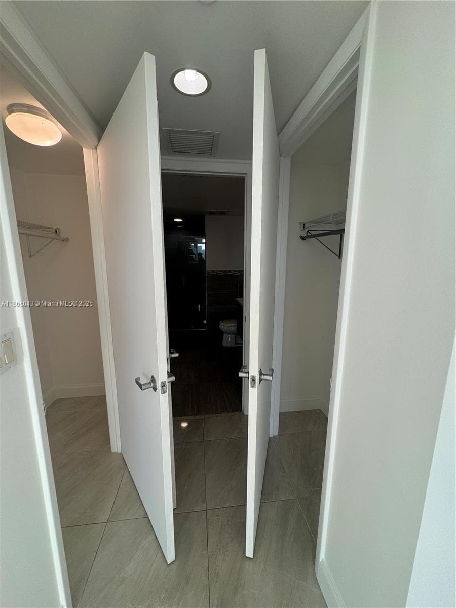 50 Biscayne Blvd # 3405, Miami FL 33132 — 16