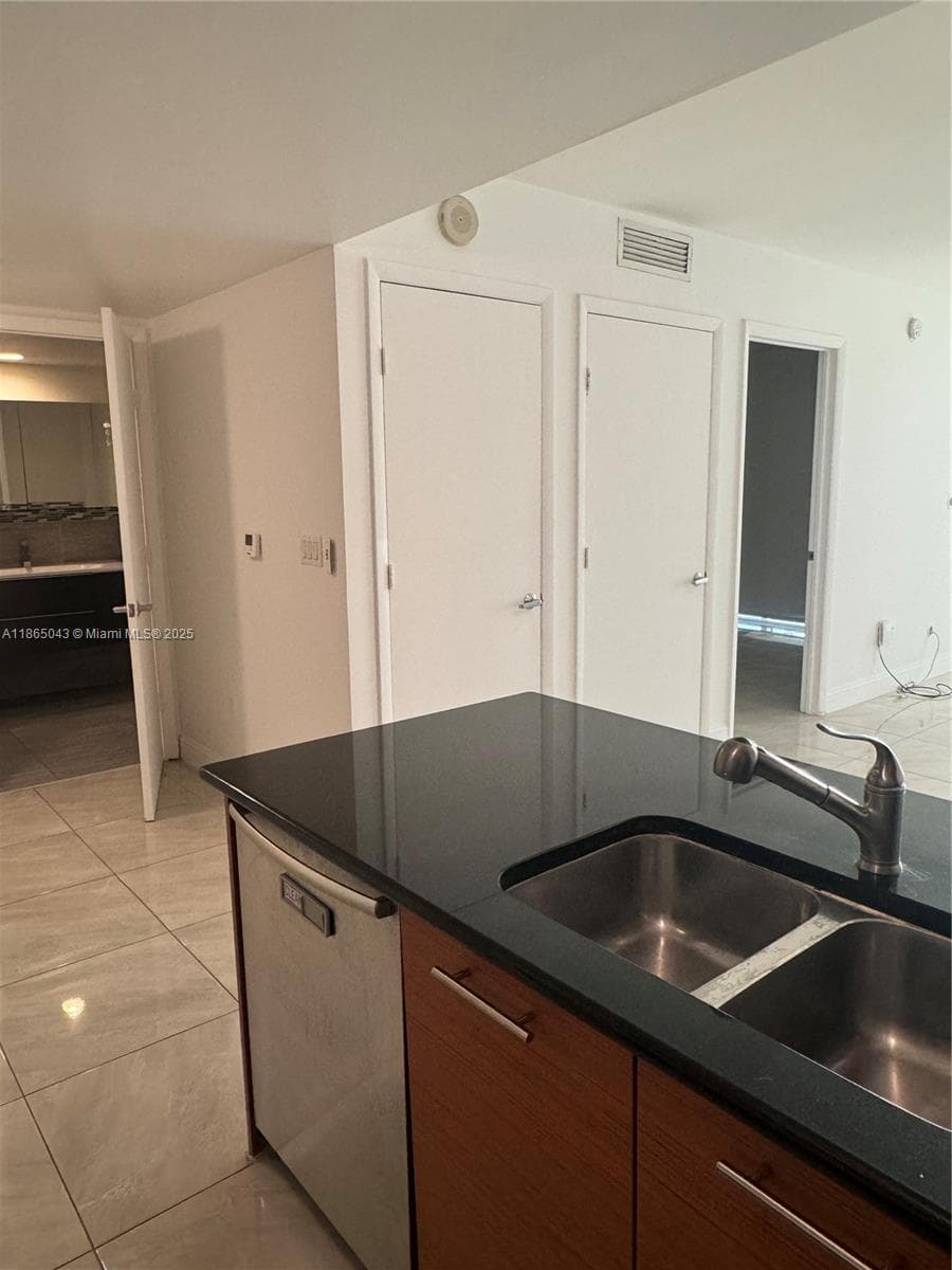 50 Biscayne Blvd # 3405, Miami FL 33132 — 12