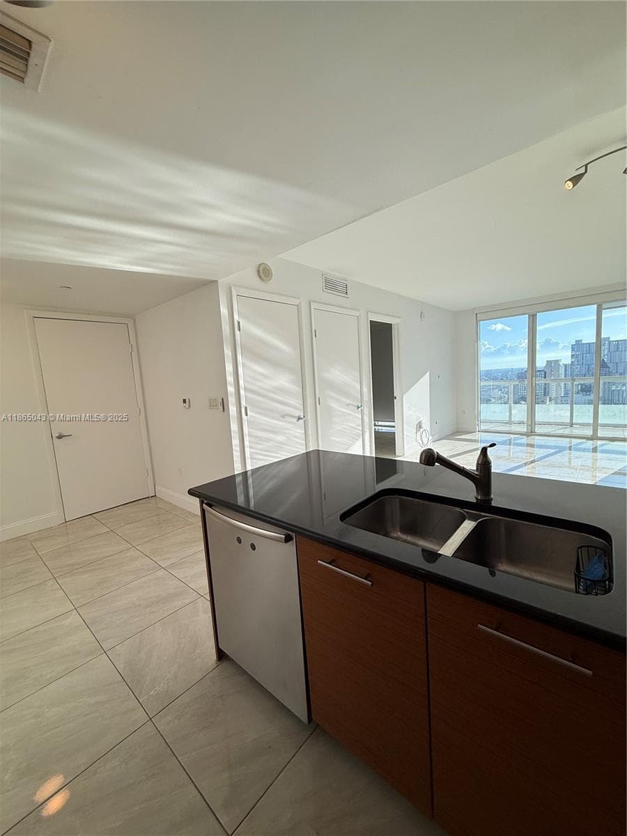 50 Biscayne Blvd # 3405, Miami FL 33132 — 5