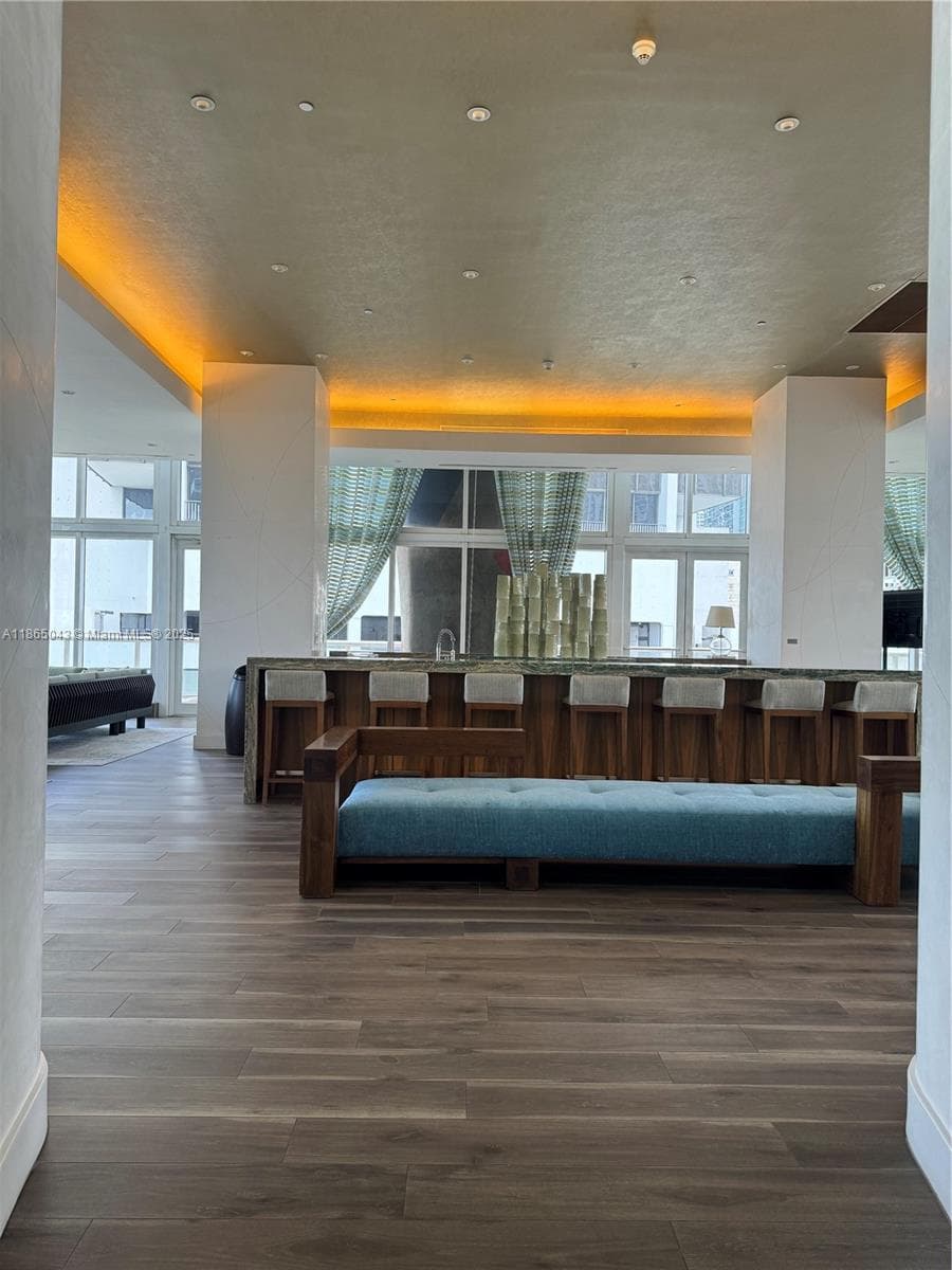 50 Biscayne Blvd # 3405, Miami FL 33132 — 30