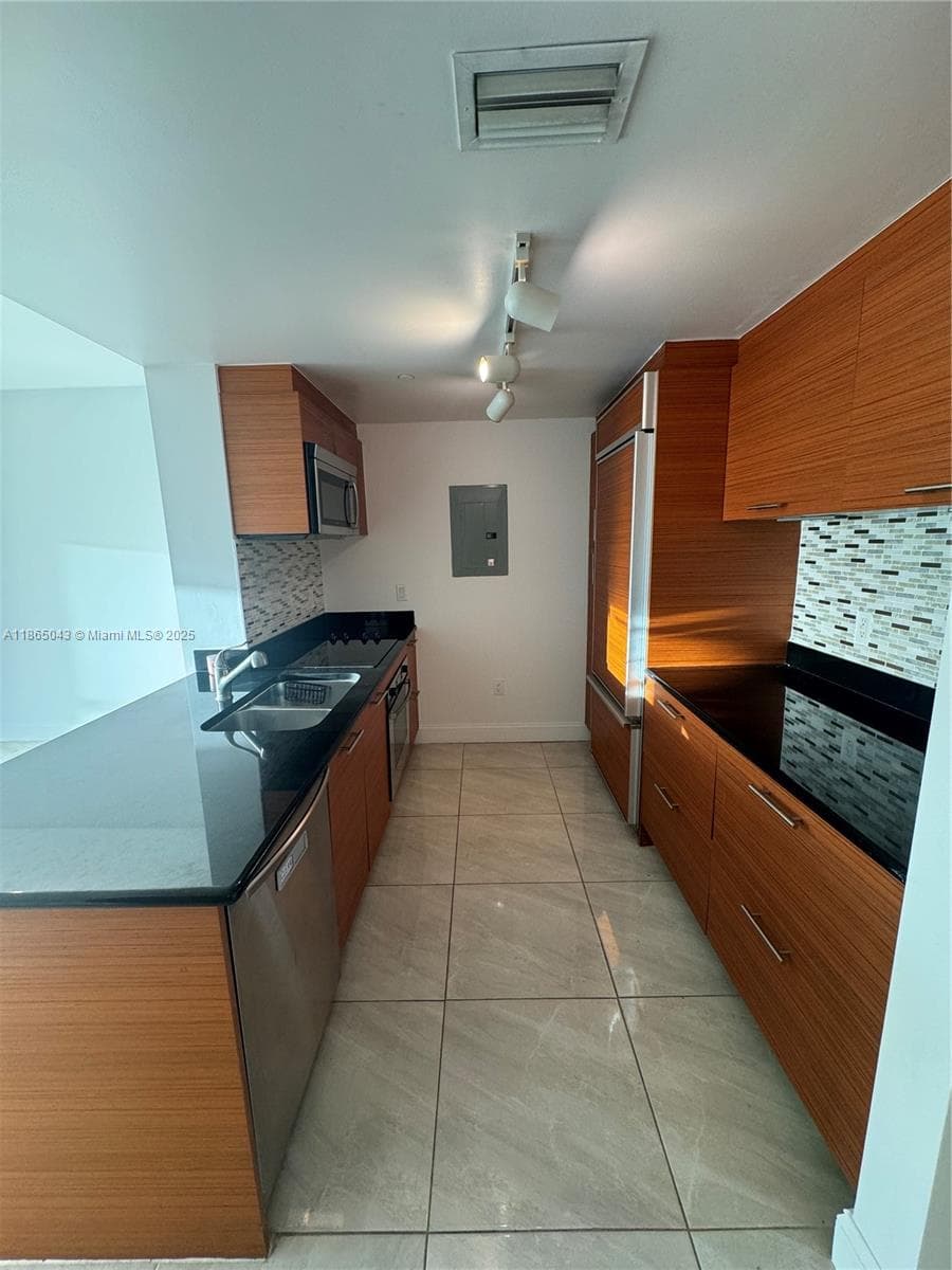 50 Biscayne Blvd # 3405, Miami FL 33132 — 11