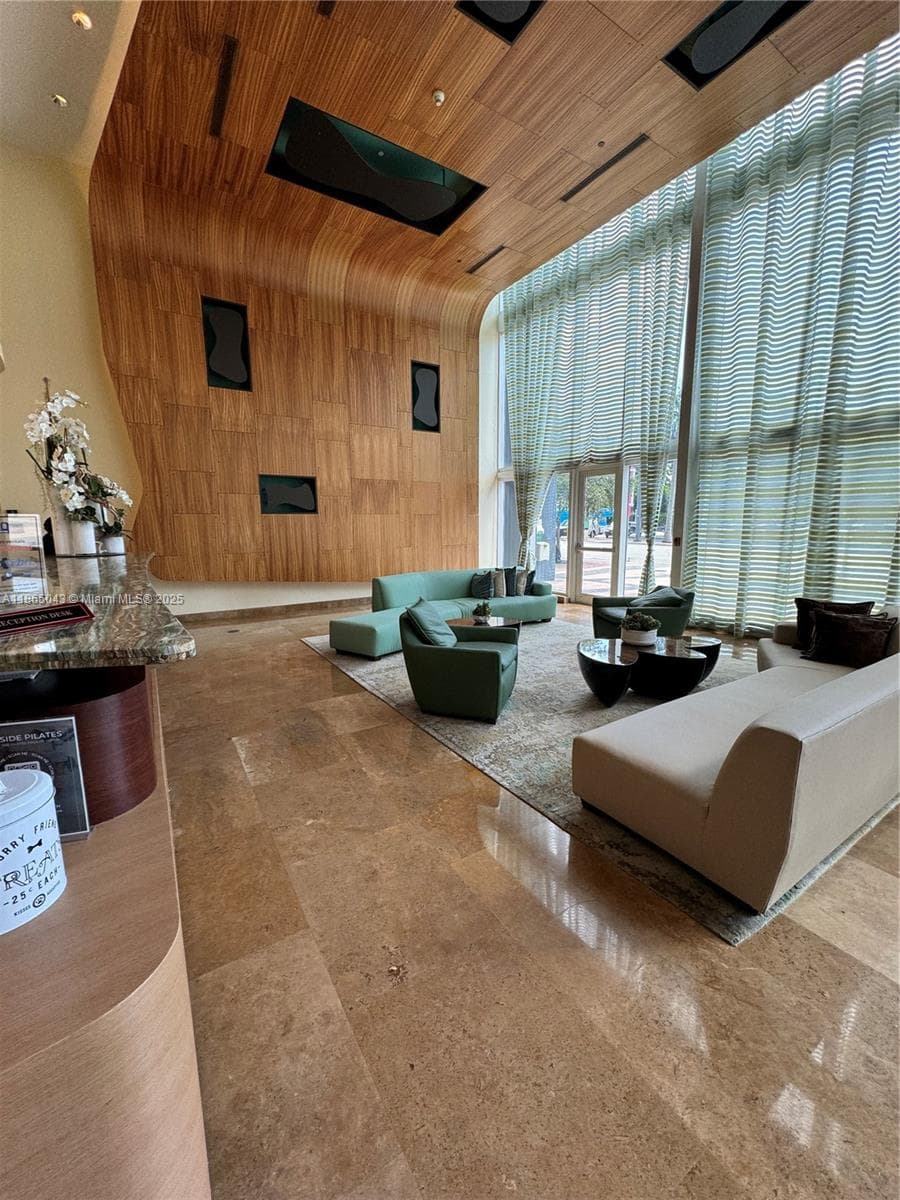 50 Biscayne Blvd # 3405, Miami FL 33132 — 39