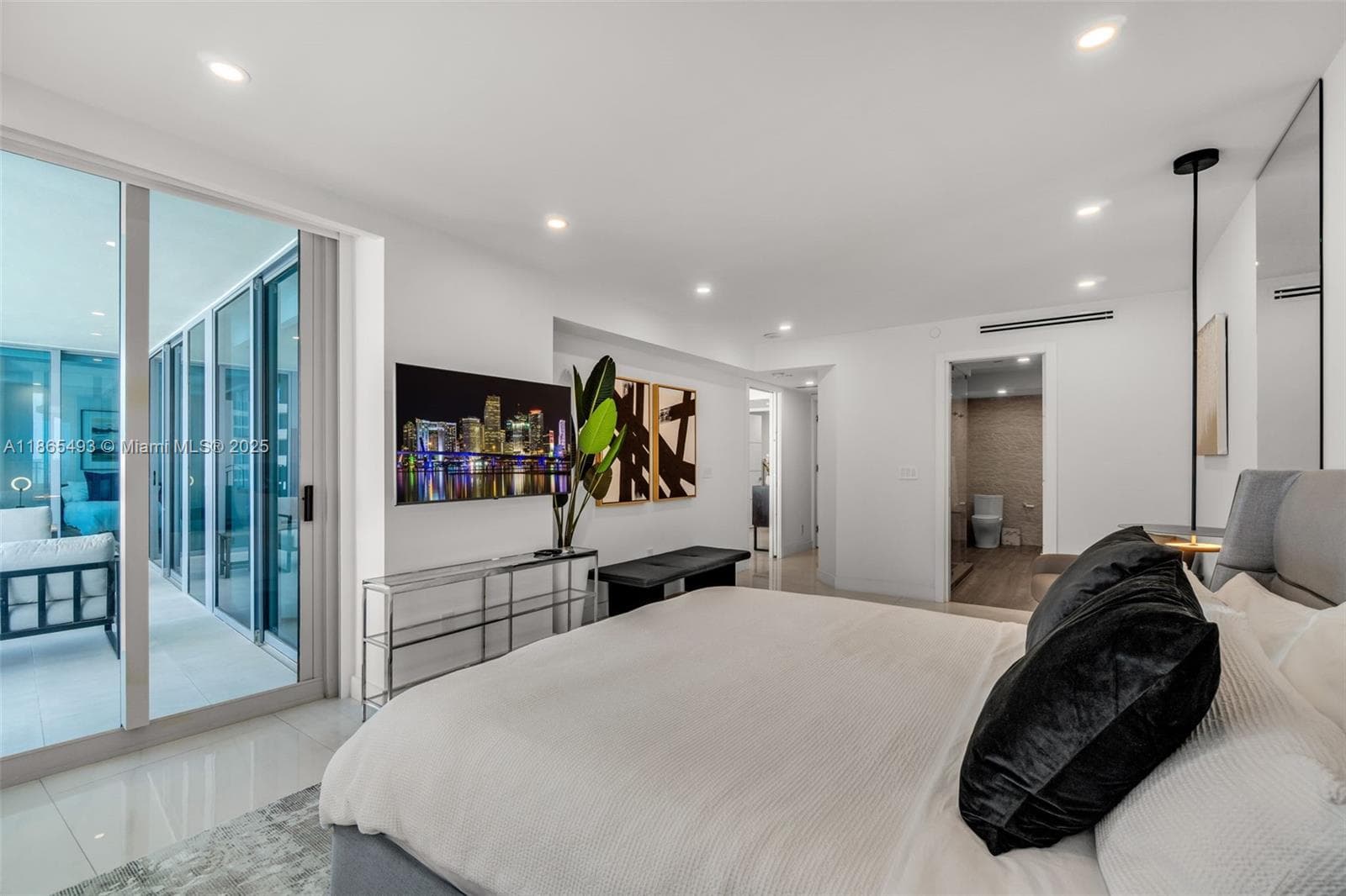 1500 Ocean Drive # 1003, Miami Beach FL 33139 — 18