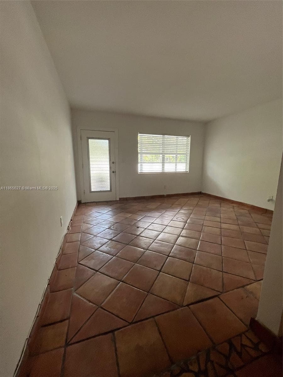 645 NE 77th St # 6, Miami FL 33138 — 6