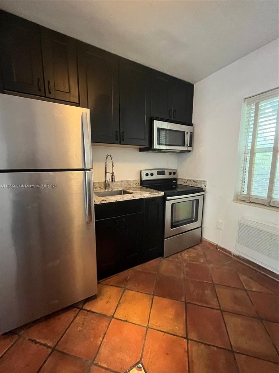 645 NE 77th St # 6, Miami FL 33138 — 3