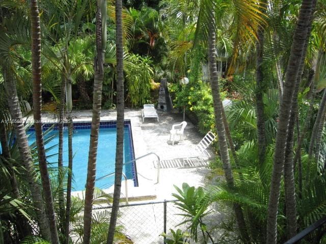 645 NE 77th St # 6, Miami FL 33138 — 1