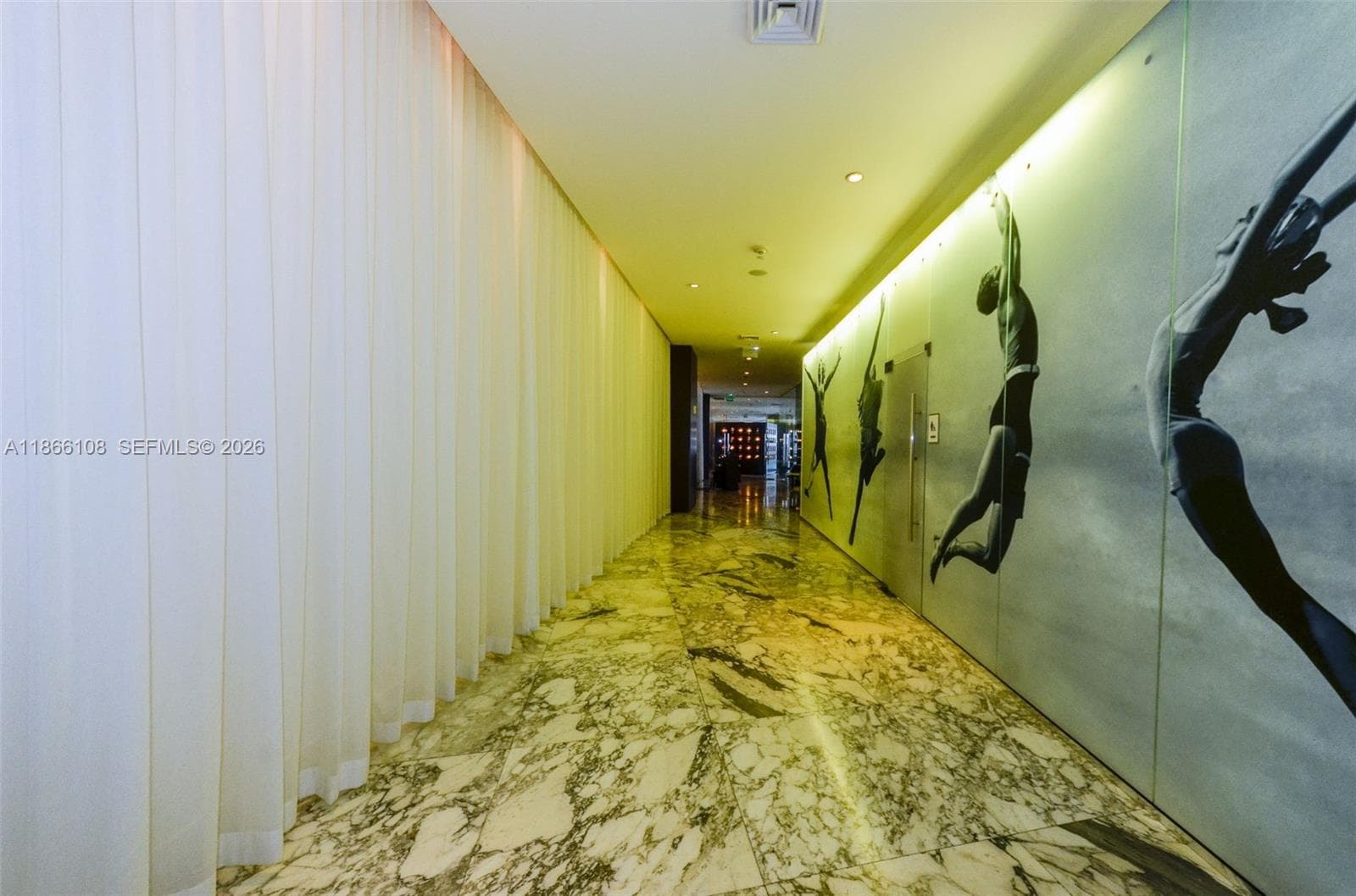 495 Brickell Ave # 3504, Miami FL 33131 — 33