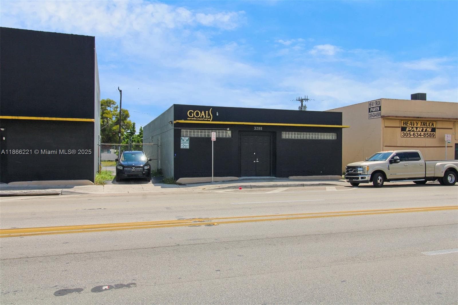 3267 NW 35th St, Miami FL 33142 — 4