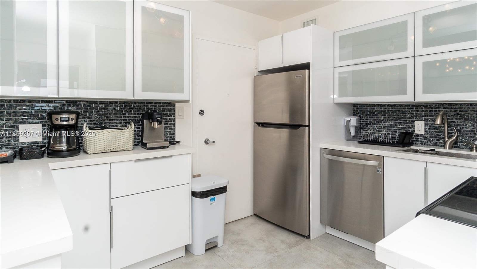 5161 Collins Ave # 811, Miami Beach FL 33140 — 2