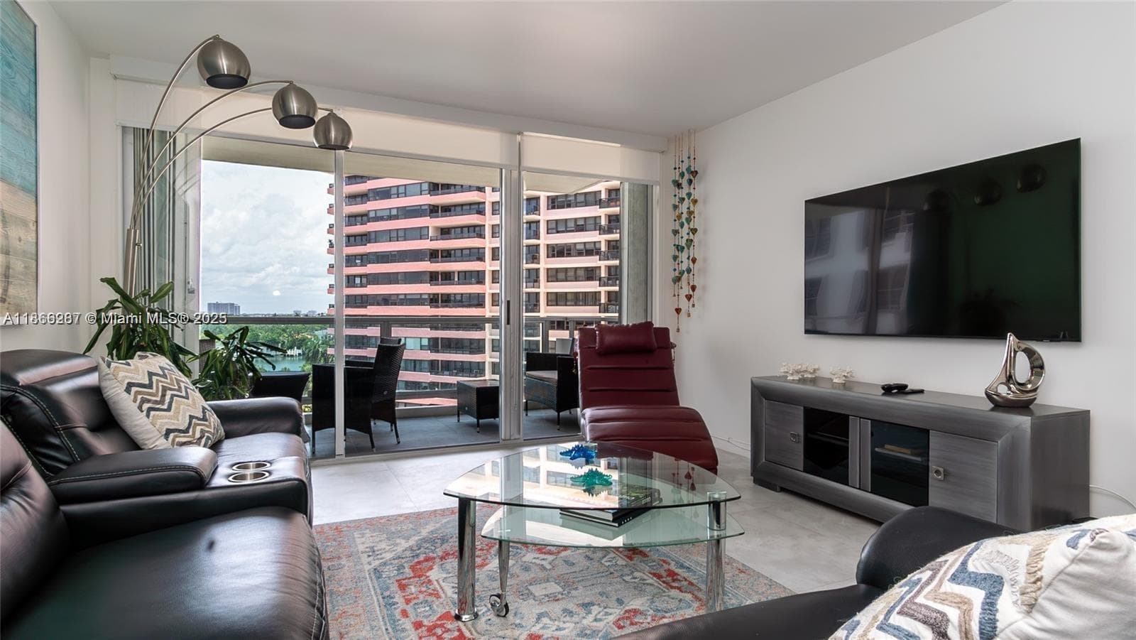 5161 Collins Ave # 811, Miami Beach FL 33140 — 5