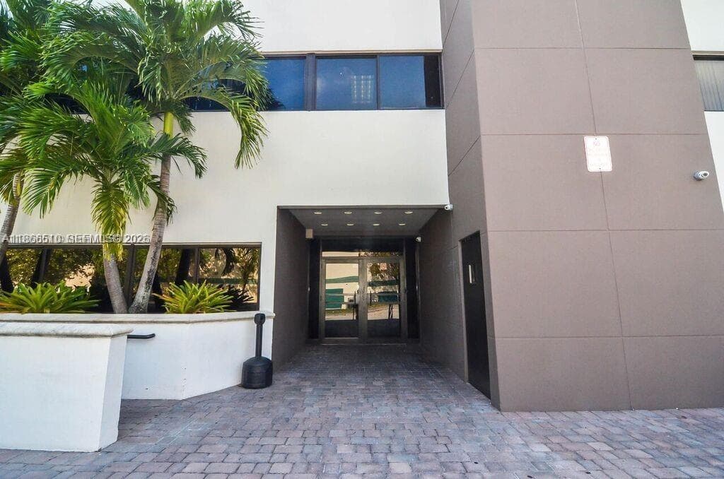5600 SW 135th Ave, Miami FL 33183 — 3