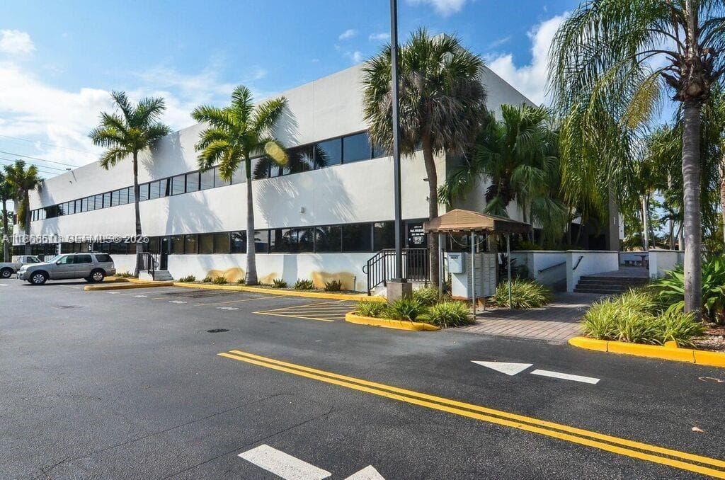 5600 SW 135th Ave, Miami FL 33183 — 1