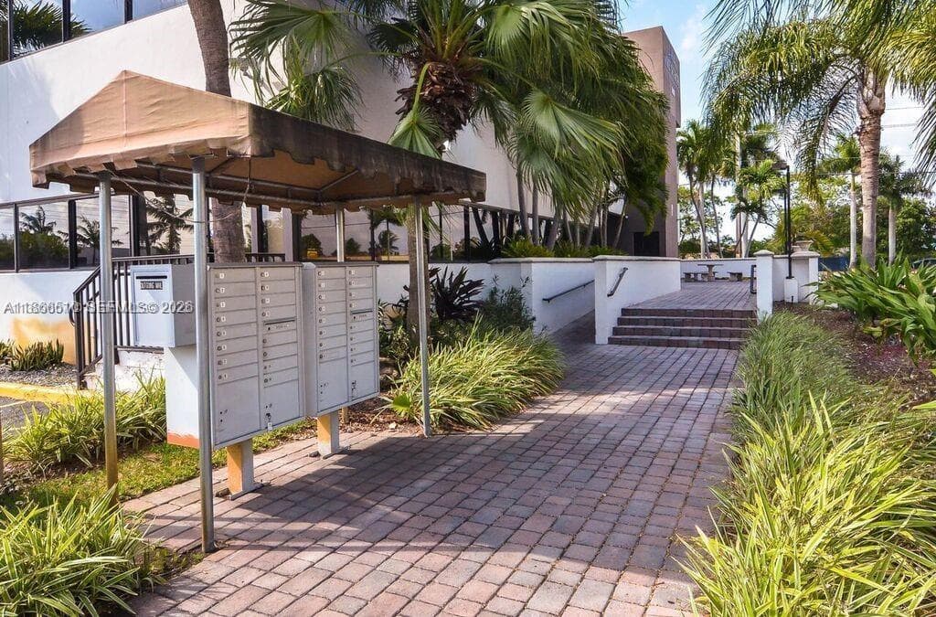 5600 SW 135th Ave, Miami FL 33183 — 5