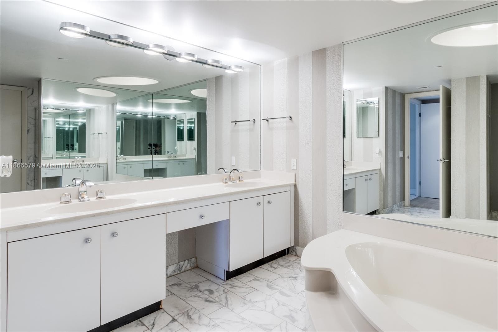 4000 Towerside Ter # 1701, Miami FL 33138 — 27
