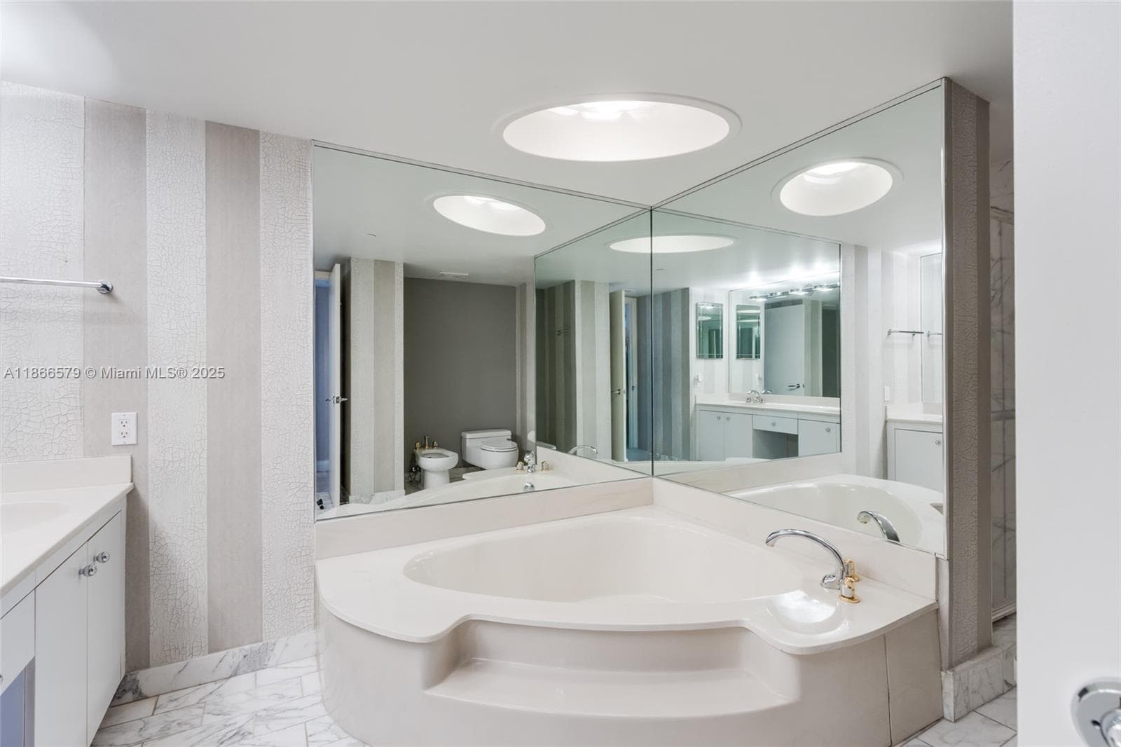 4000 Towerside Ter # 1701, Miami FL 33138 — 28