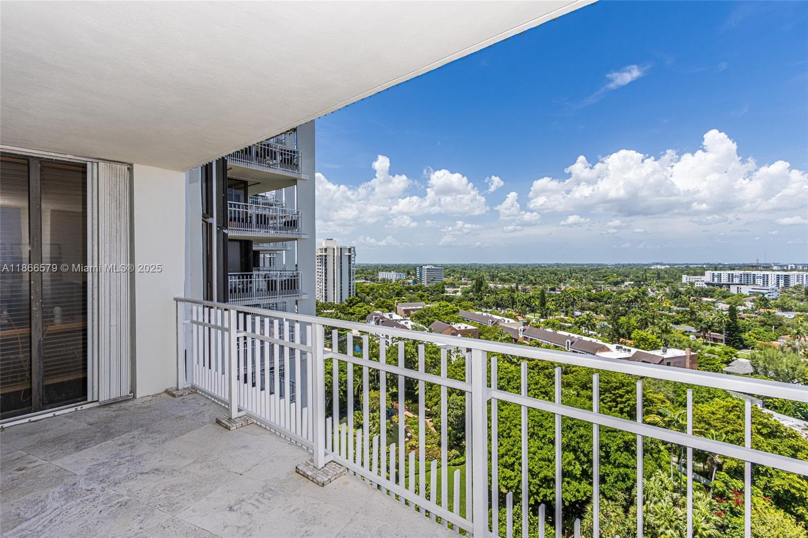 4000 Towerside Ter # 1701, Miami FL 33138 — 33