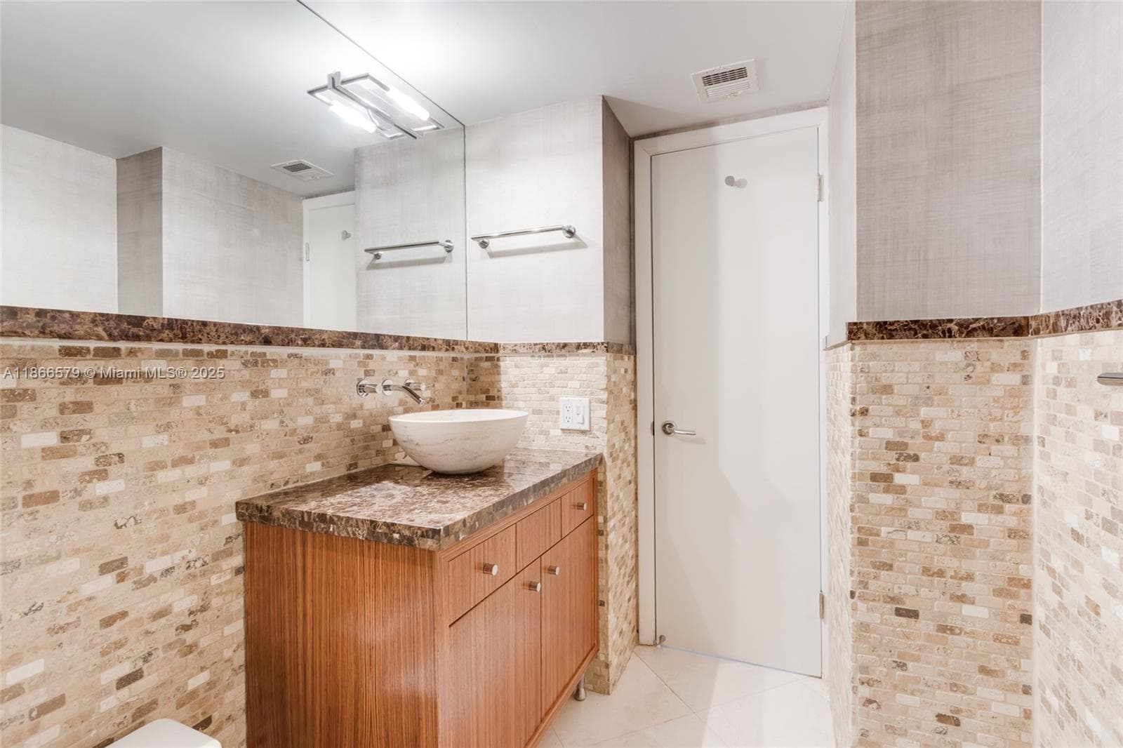 4000 Towerside Ter # 1701, Miami FL 33138 — 25