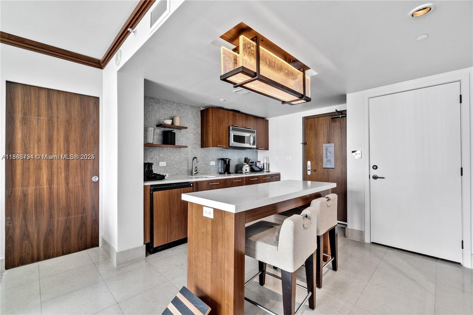 6801 Collins Ave # 818, Miami Beach FL 33141 — 7