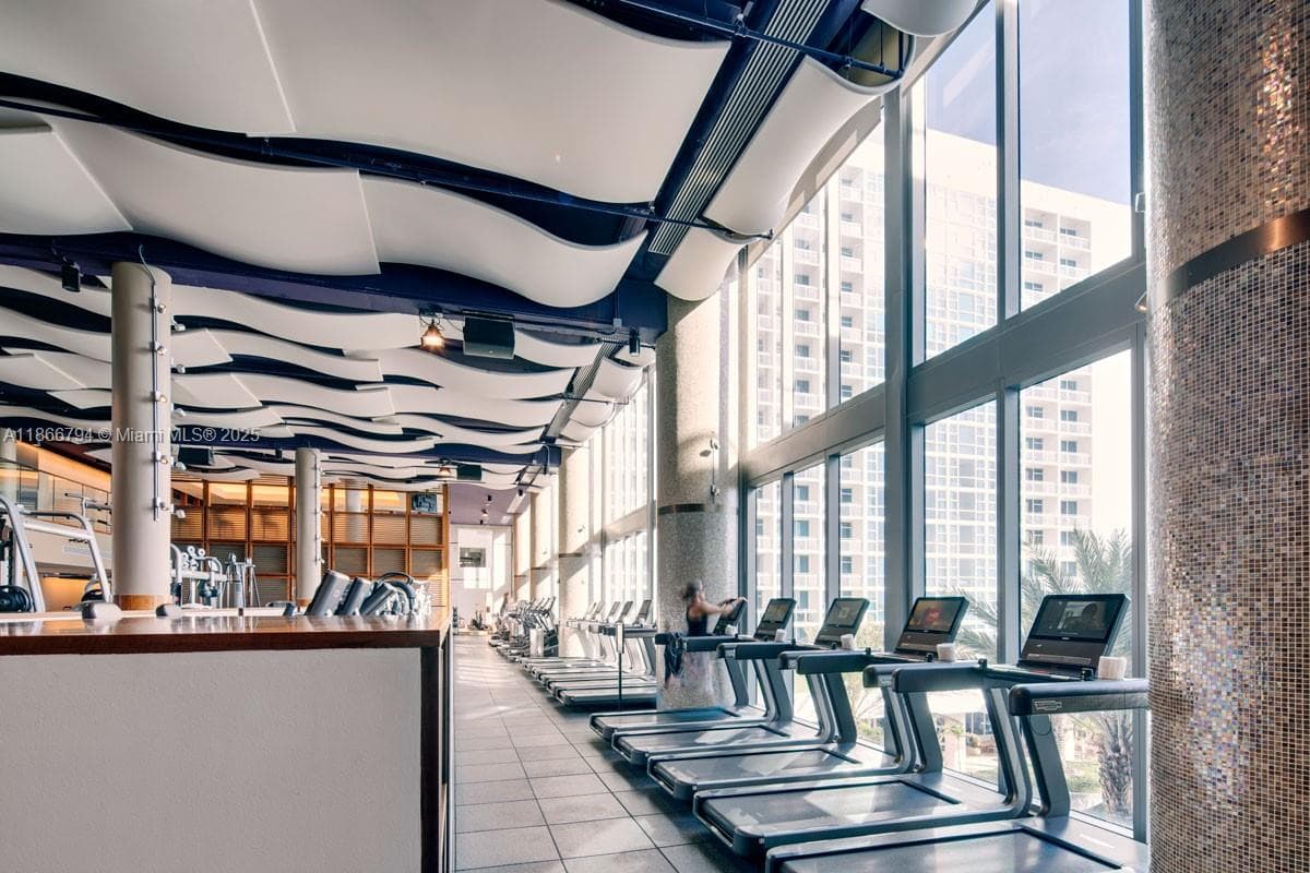 6801 Collins Ave # 818, Miami Beach FL 33141 — 24