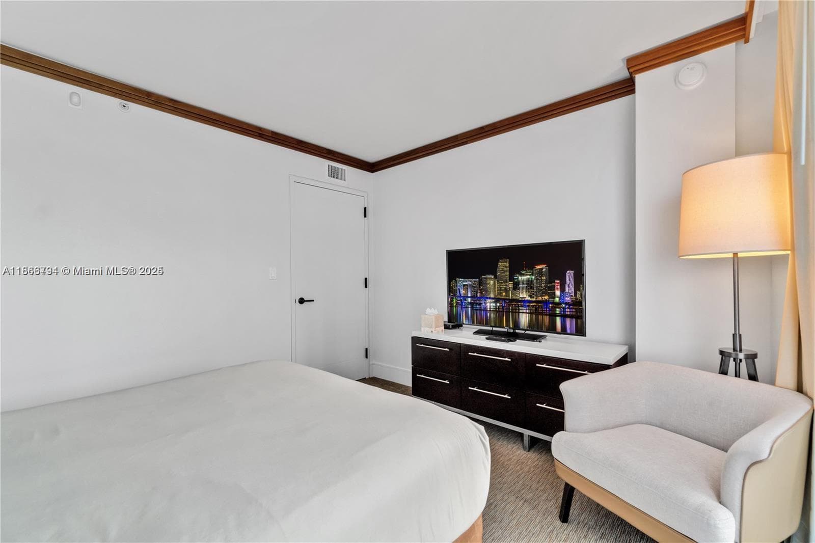6801 Collins Ave # 818, Miami Beach FL 33141 — 10