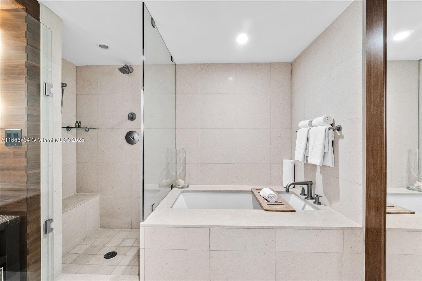 6801 Collins Ave # 818, Miami Beach FL 33141 — 15