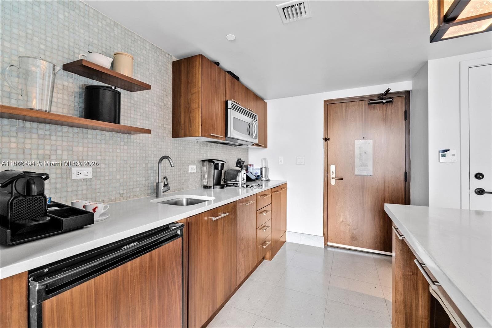 6801 Collins Ave # 818, Miami Beach FL 33141 — 8