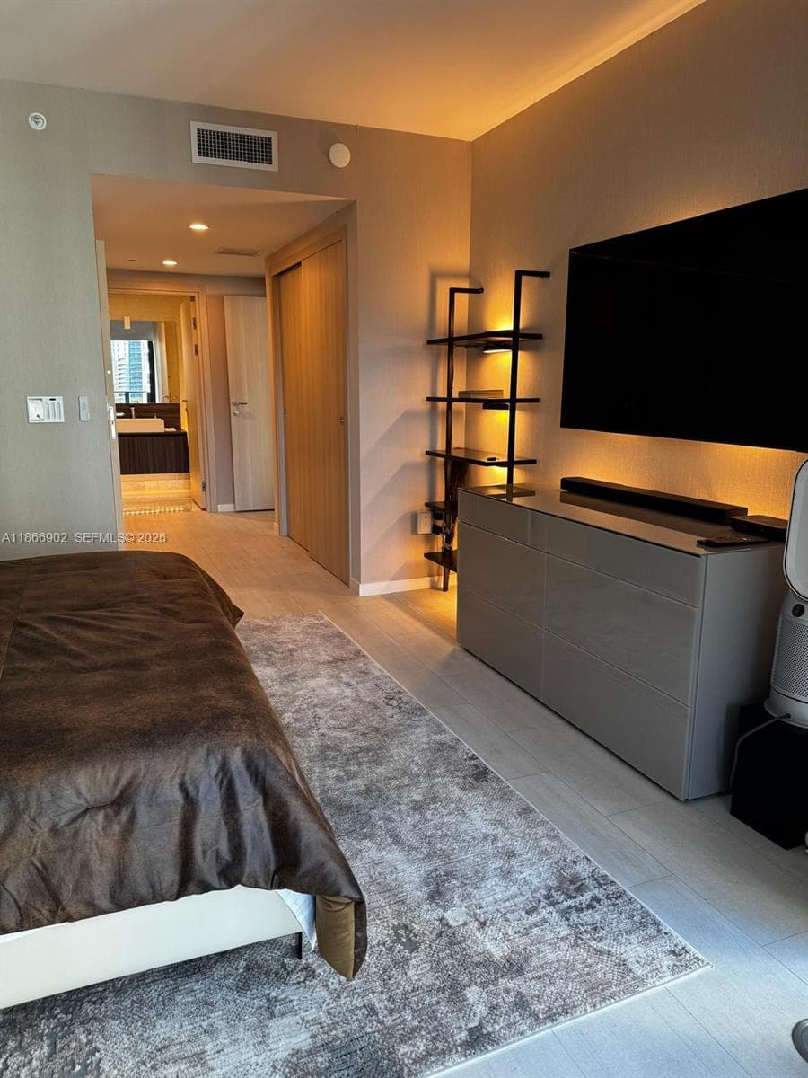1000 Brickell Plz # 2301, Miami FL 33131 — 20