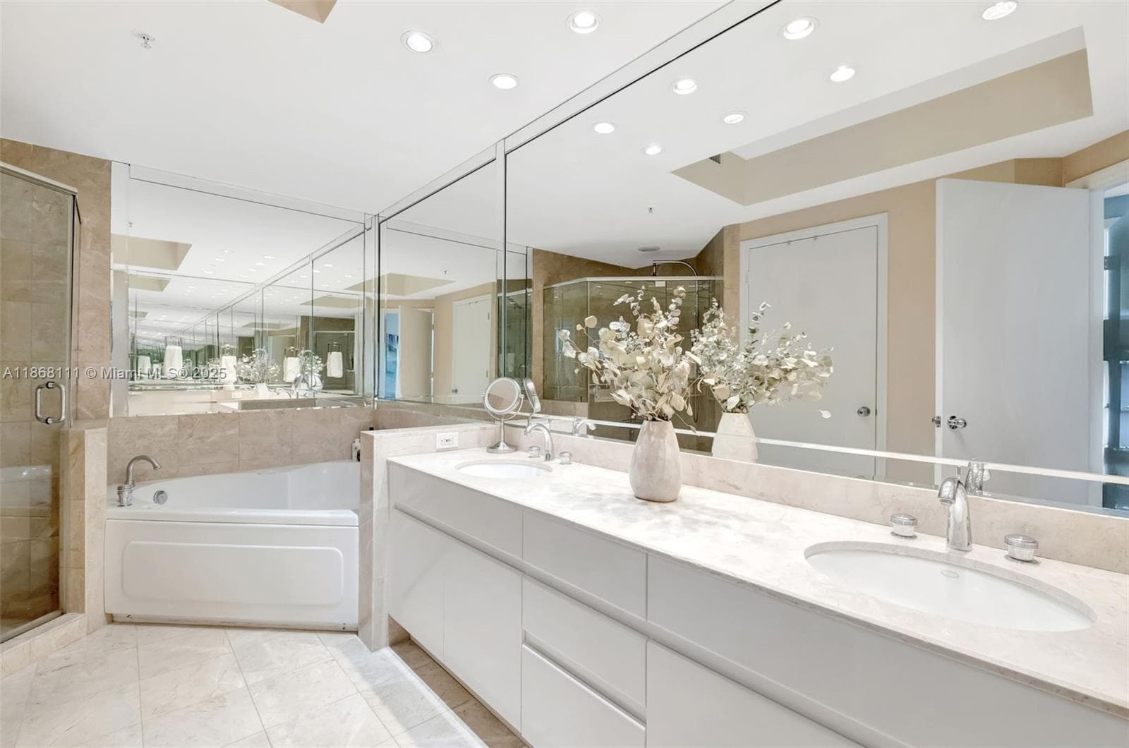 848 Brickell Key Dr # 2605, Miami FL 33131 — 17