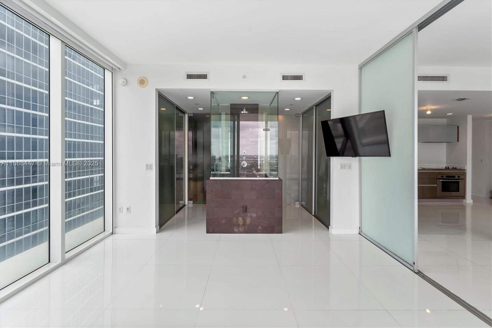 1040 Biscayne Blvd # 3106, Miami FL 33132 — 16