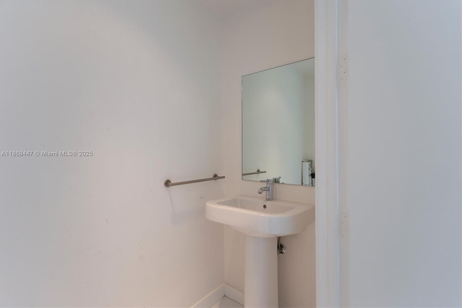 1040 Biscayne Blvd # 3106, Miami FL 33132 — 26