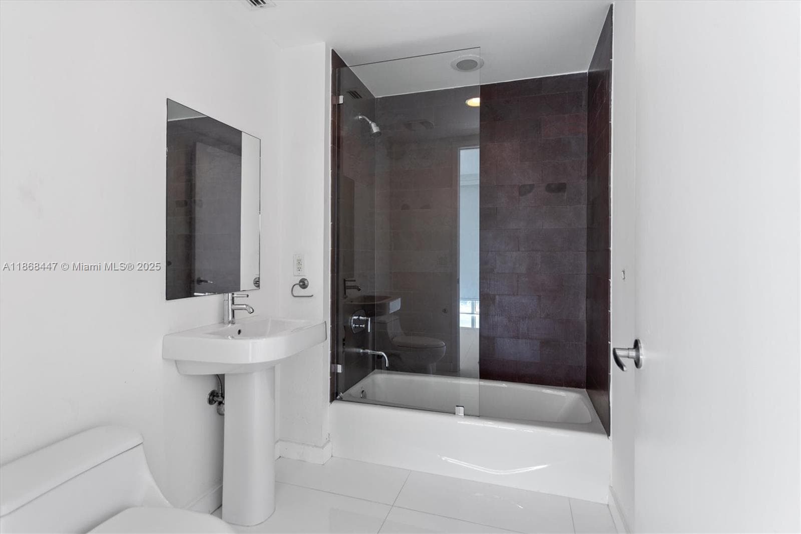 1040 Biscayne Blvd # 3106, Miami FL 33132 — 24