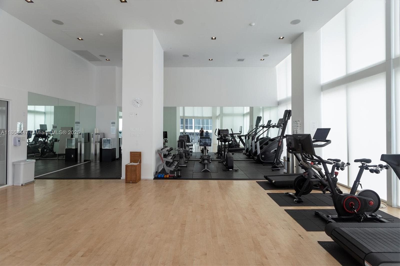 1040 Biscayne Blvd # 3106, Miami FL 33132 — 38
