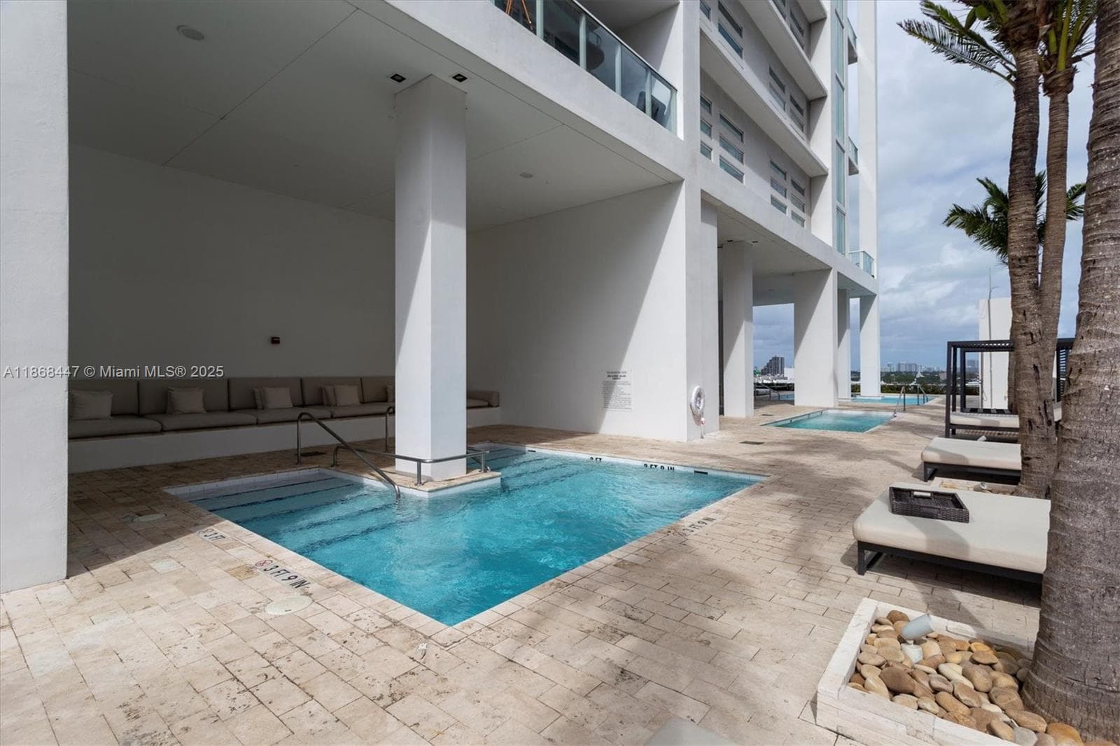 1040 Biscayne Blvd # 3106, Miami FL 33132 — 33