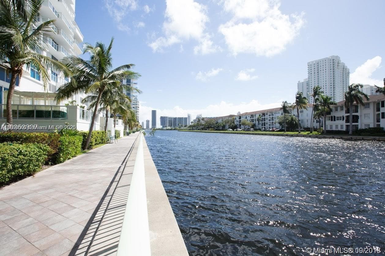 3000 NE 188th St # 706, Aventura FL 33180 — 27