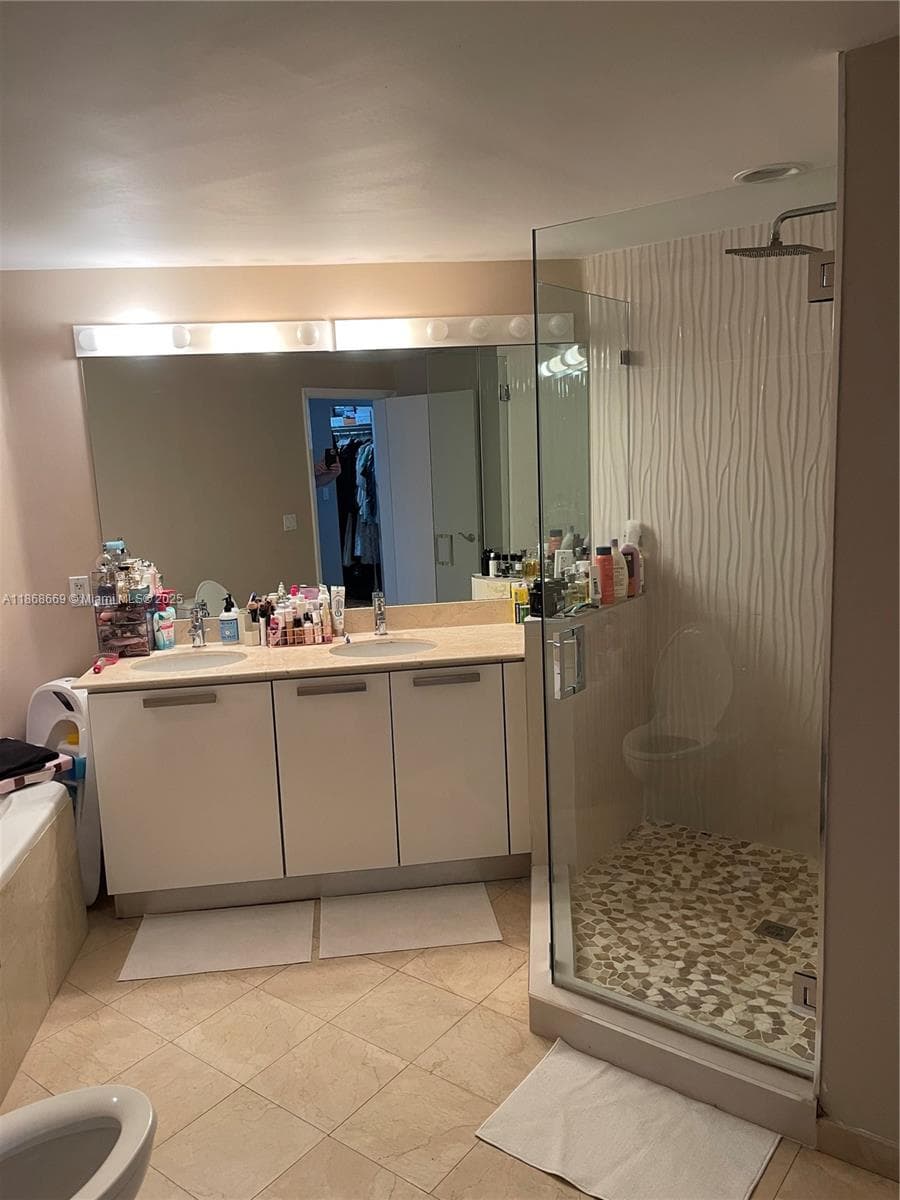 3000 NE 188th St # 706, Aventura FL 33180 — 16