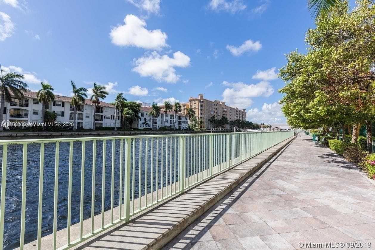 3000 NE 188th St # 706, Aventura FL 33180 — 28