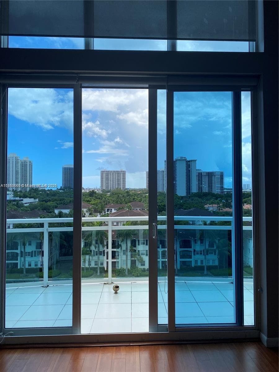 3000 NE 188th St # 706, Aventura FL 33180 — 25